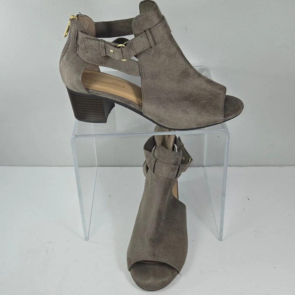 City Classified Women Taupe Faux Suede Peep Toe Cutout Block Heel Booties Size 8